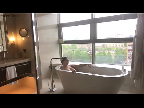❤️ Bebé tremendo A masturbar-se apaixonadamente na sua rata na casa de banho ❤❌ Porno duro em nós ❤