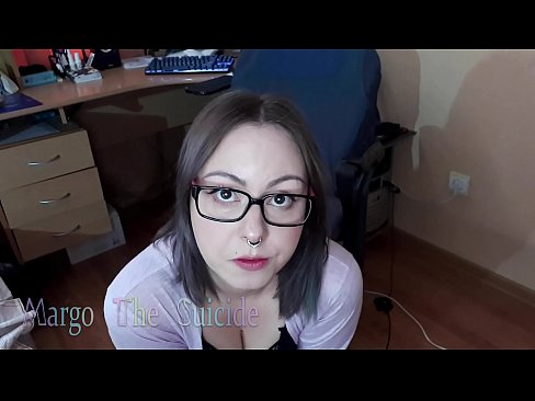 ❤️ Rapariga Sexy com Dildo de Óculos Chupa Profundamente na Câmara ❤❌ Porno duro em nós ❤