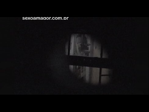 ❤️ Lourinho é filmado secretamente por um voyeur de bairro escondido atrás de tijolos ocos ❤❌ Porno duro em nós ❤